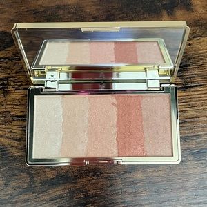 Touch in Sol Pretty Filter Glowdient makeup pallet